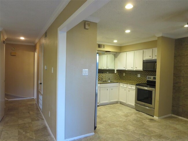Foto del edificio - 5341 Pinewilde Dr