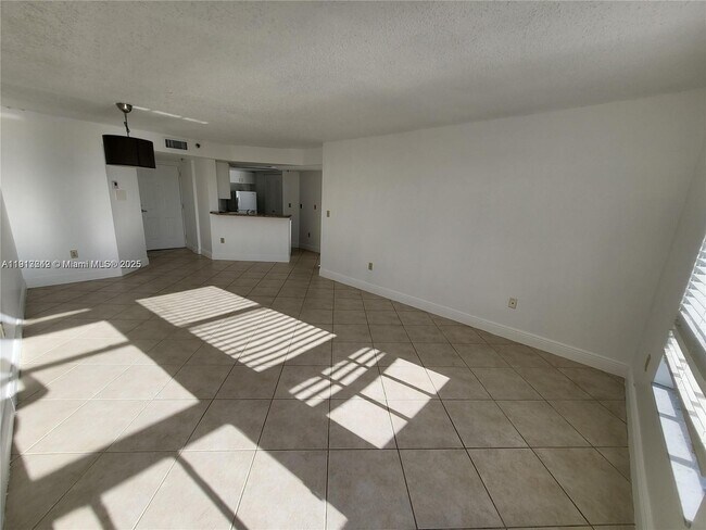 Foto del edificio - 2351 Douglas Rd