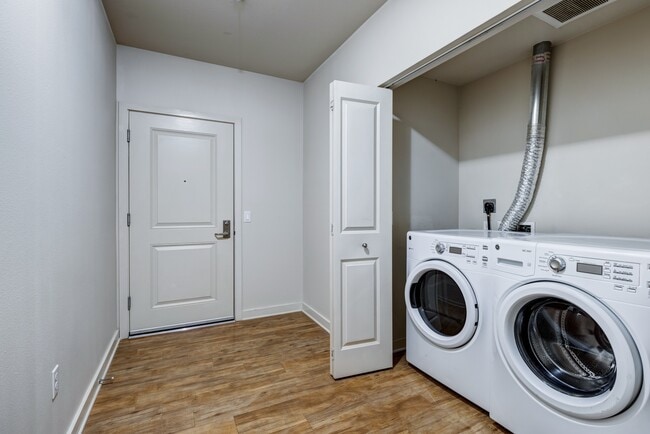 Building Photo - Array Apartments