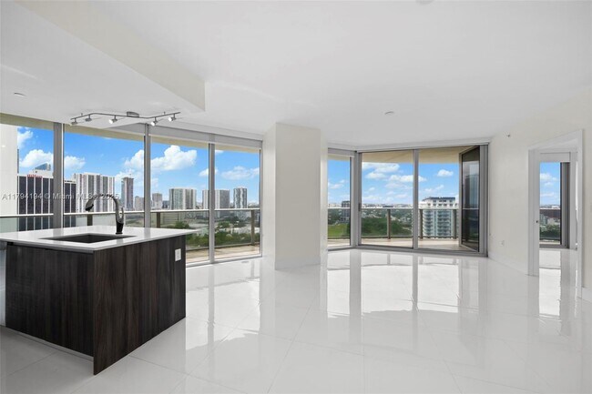 Foto del edificio - 488 NE 18th St