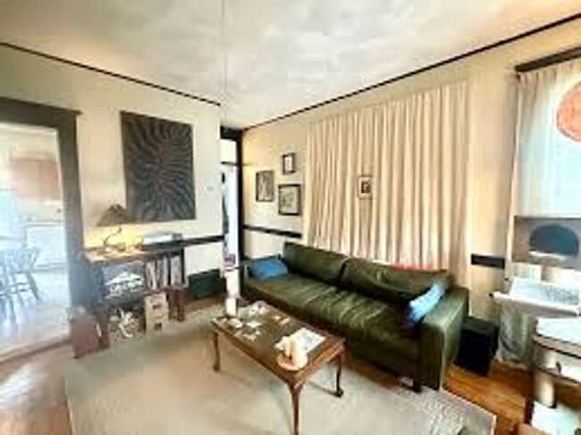 Foto del edificio - No Brokers Fee, Oak Sq. Area, Porch, Eat-i...