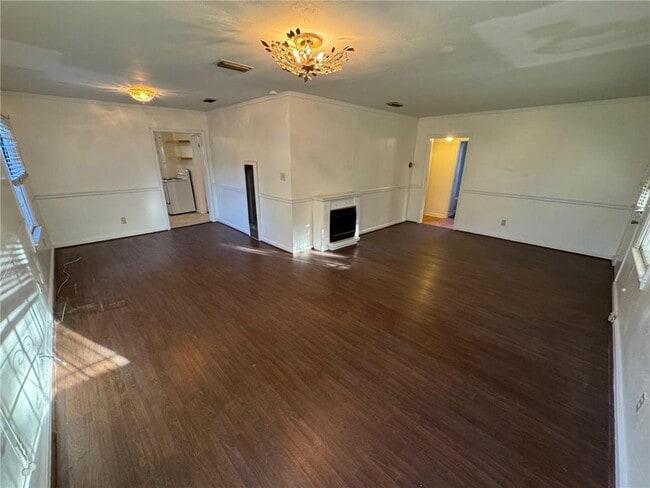 Building Photo - 35 E Chadwick Dr