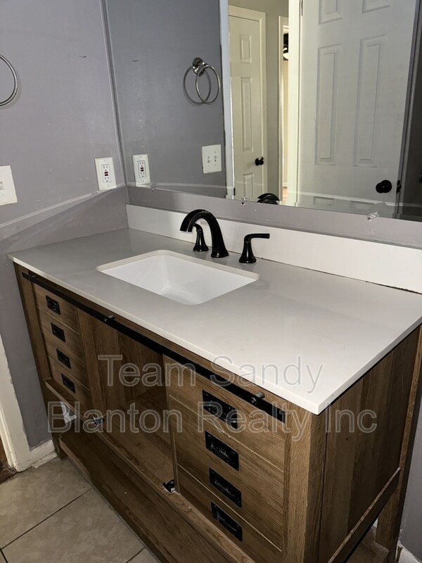 Foto del edificio - 8480 Laredo St