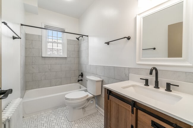 Photo - 1006 S Quinn St House