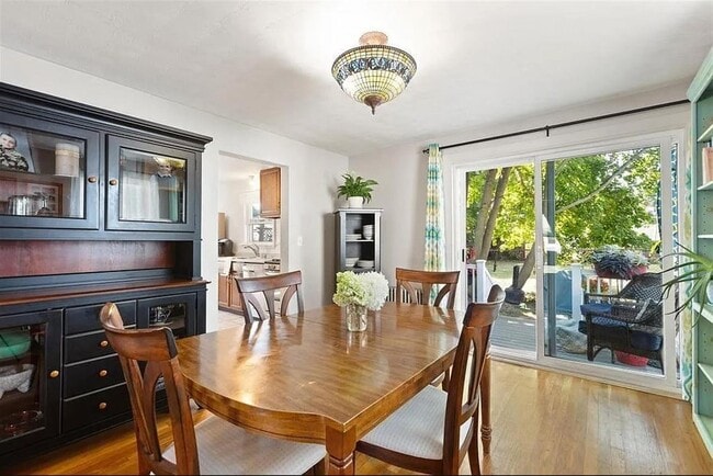 Building Photo - 7 Maynard St