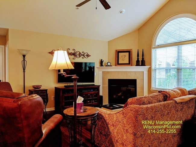 Building Photo - Glen of Brookfield Condominium