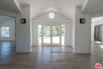 Building Photo - 5026 Medina Rd