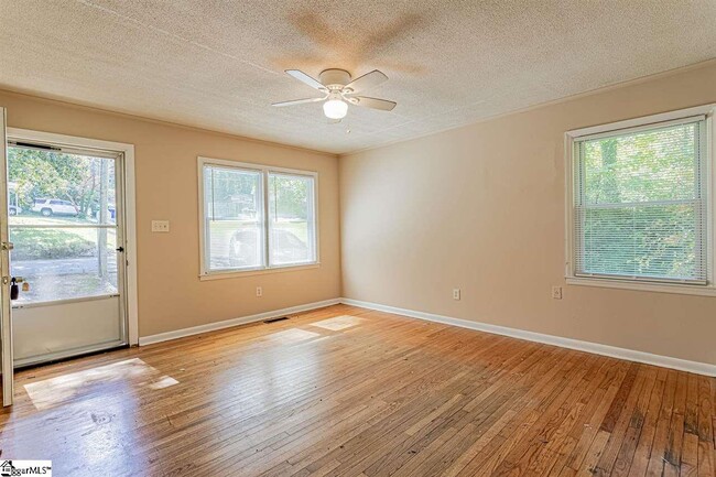 Building Photo - 300 Amherst Dr
