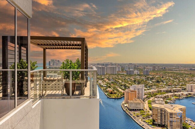 Building Photo - 4010 S Ocean Dr