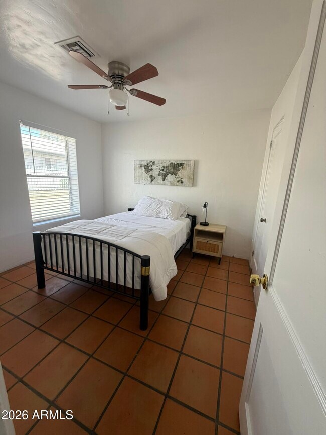 Foto del edificio - 712 W Taylor St