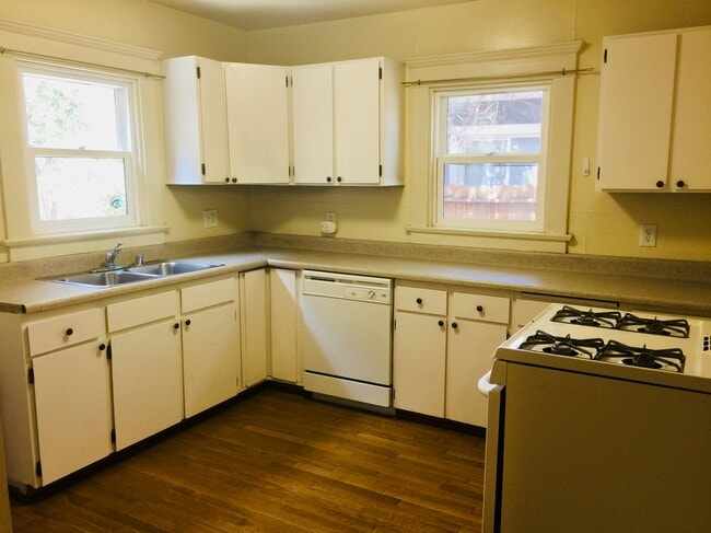 Building Photo - 247 Horizon Ave
