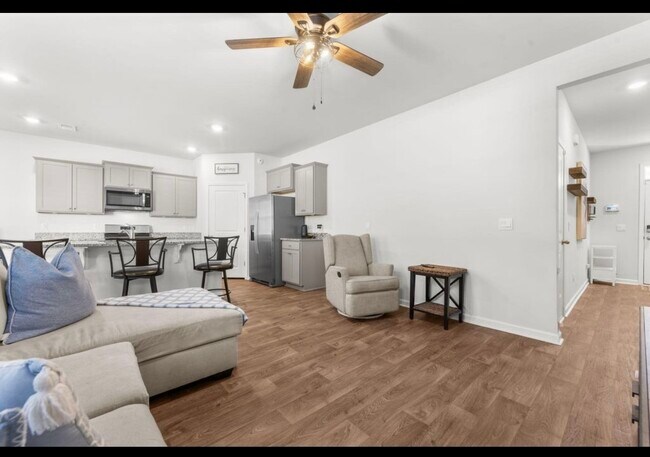 Foto del edificio - 645 Silver Spruce St
