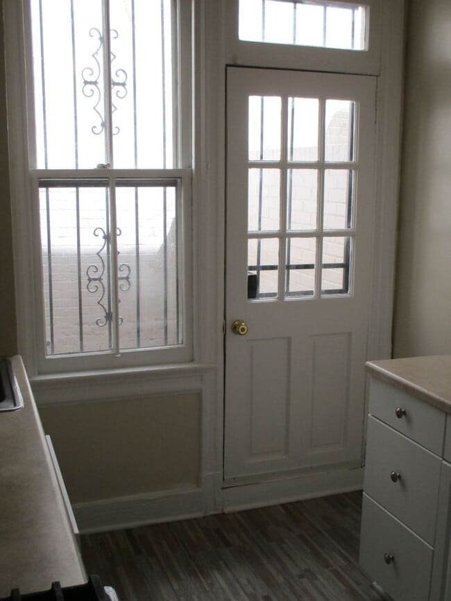 Building Photo - Charming Georgetown Townhouse on a quiet street