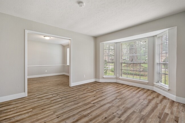 Foto del edificio - 25519 Many Oak Dr