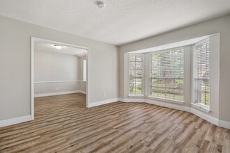 Building Photo - 25519 Many Oak Dr