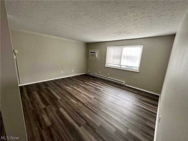Building Photo - 660 S Shore Ct