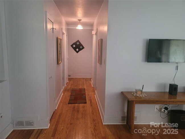Foto del edificio - 2838 Mayfair Ave