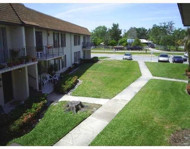 Foto del edificio - 937 W Oak Ridge Rd