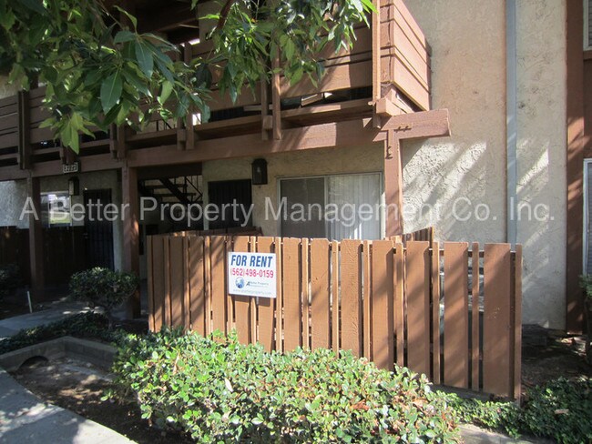 Building Photo - 3727 Country Club Dr