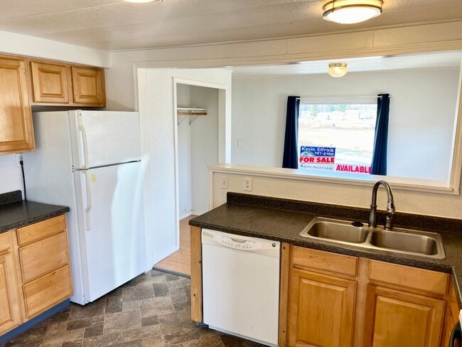 Building Photo - Southside 2 Bed Mobile Home at Southwood Manor