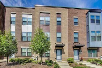 Building Photo - 312 S Elm St