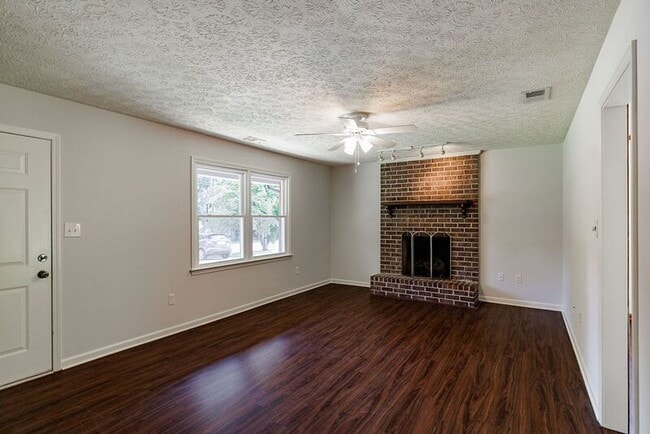 Building Photo - 147 VFW Dr