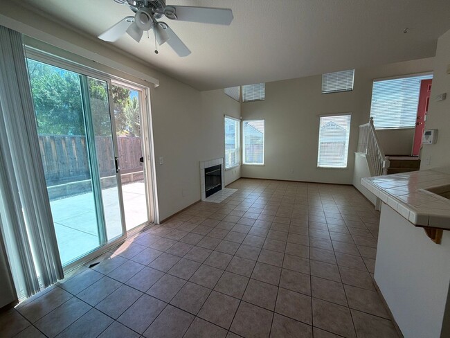 Building Photo - GREAT CORNER LOCATION IN CENTRAL BRENTWOOD
