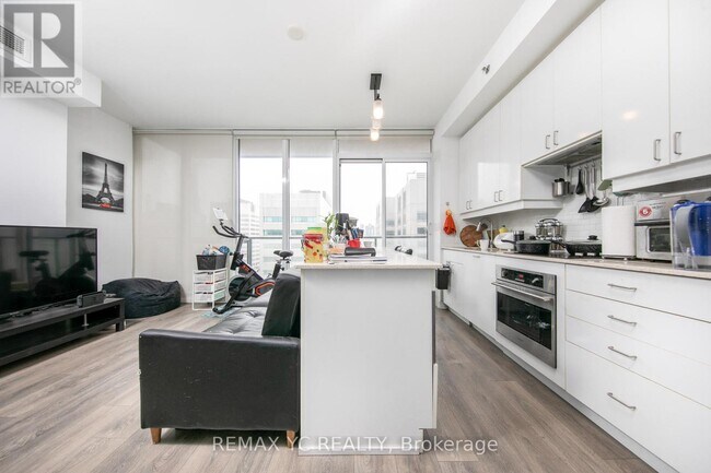 Photo du bâtiment - 426 University Ave