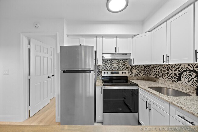 Building Photo - 1125 SW 15th Ave