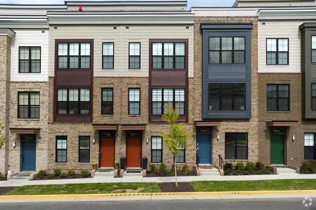 Discover spacious condo living in the heart of West Falls Church.