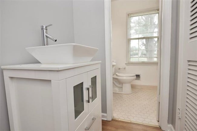 Building Photo - 2445 Holly Springs Rd