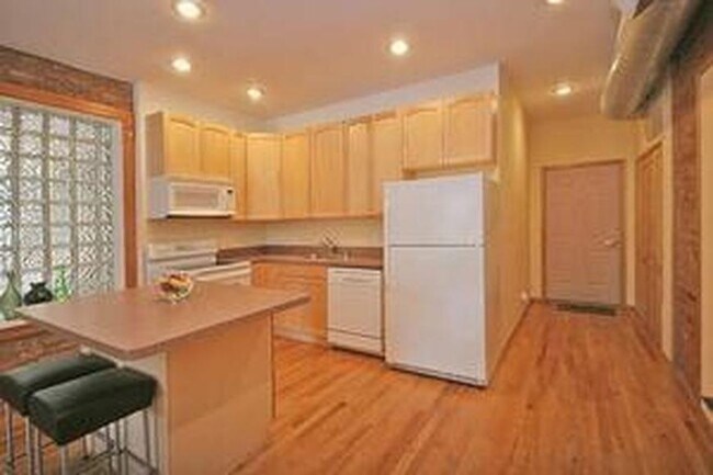 Foto del edificio - 1 bedroom in Chicago IL 60613