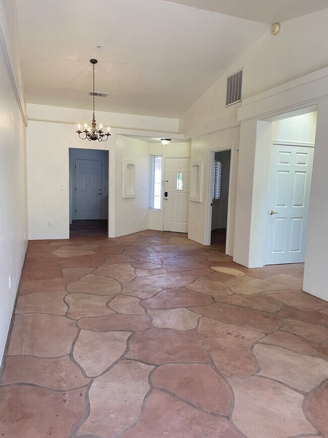 Building Photo - 2 Bdrm/ 1 Ba Townhouse in Nephente