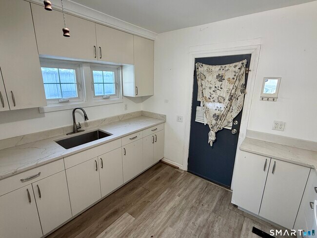 Foto del edificio - 475 Migeon Ave