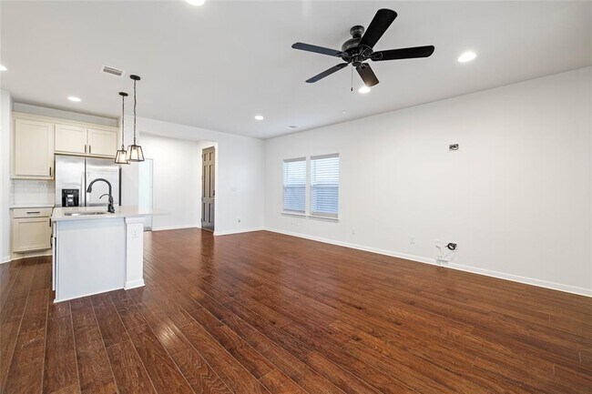 Foto del edificio - 213 Winding Hollow Ln