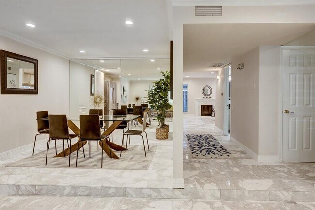 Foto del edificio - 8948 Chatsworth Dr