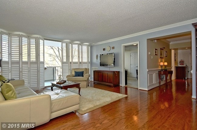 Building Photo - 1515 S Arlington Ridge Rd