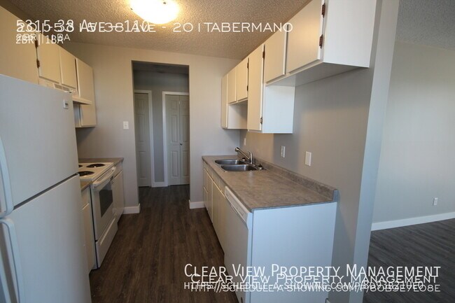 Photo du bâtiment - ? Beautifully Renovated 2-Bedroom Suite in Taber Manor!