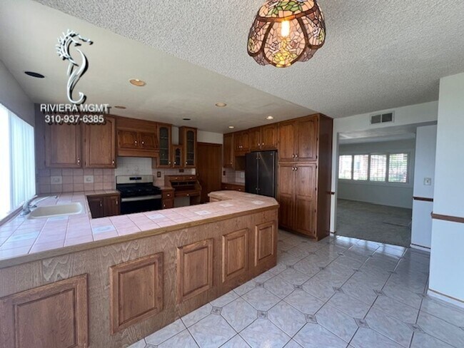 Foto del edificio - 5 bedroom 4 bath in Rancho Palos Verdes