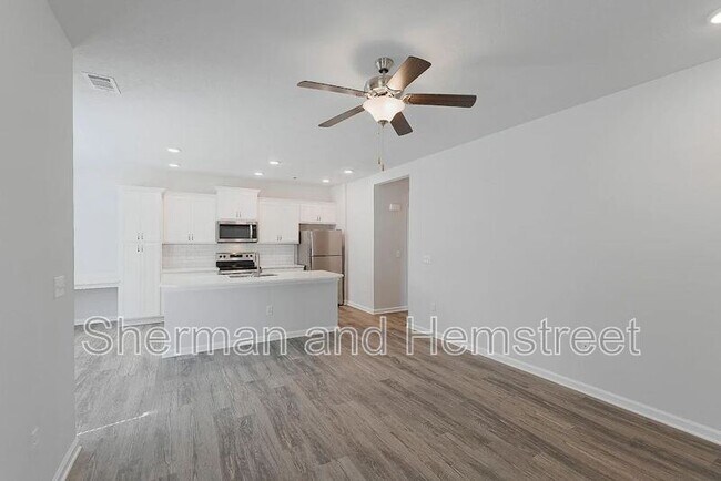 Building Photo - 5057 Mimosa Dr