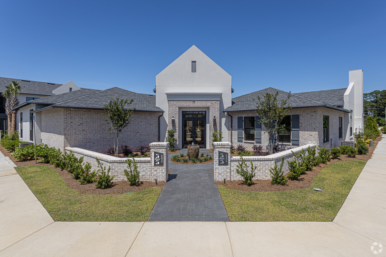 Foto principal - Residences at 393 North Apartments