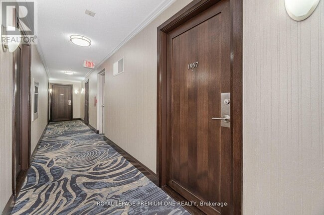 Building Photo - 25 Viking Ln