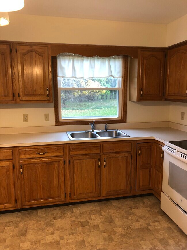 10 Burke Dr, Batavia, NY 14020 Townhome Rentals in Batavia NY