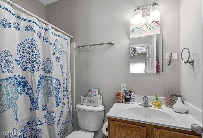 Building Photo - 711 Villas Ct