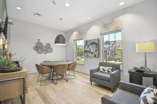 Foto del edificio - Midtown Pointe Apartments