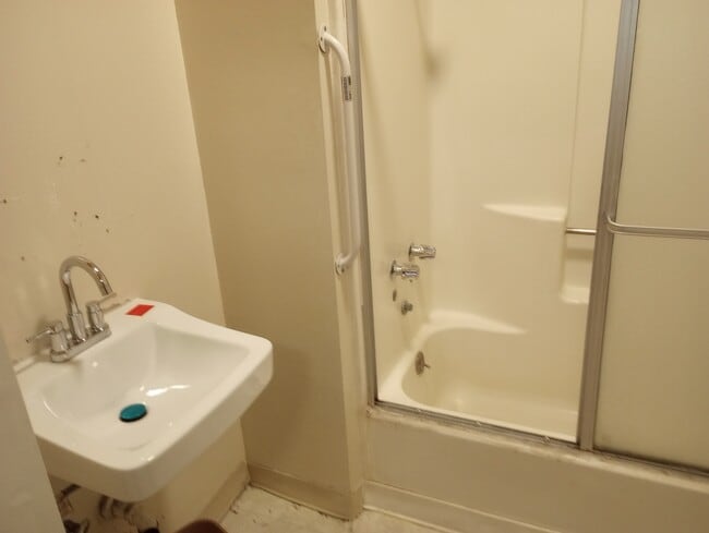 Building Photo - Broadway Flats