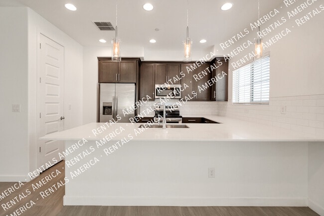 Building Photo - 4100 S Pinelake Way