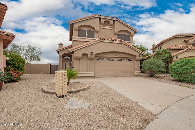 Building Photo - 2901 E Woodland Dr