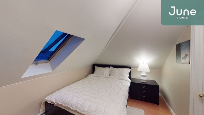 Foto del edificio - ROOM ONLY in 6-bed/2.0-bath Home
