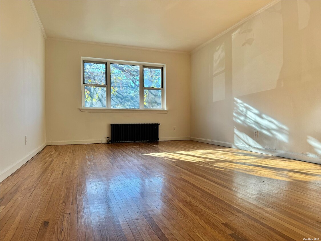 Primary Photo - 78-01 164th St